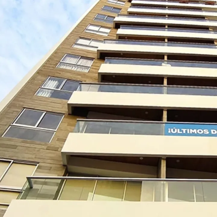 A very tall building with a lot of windows